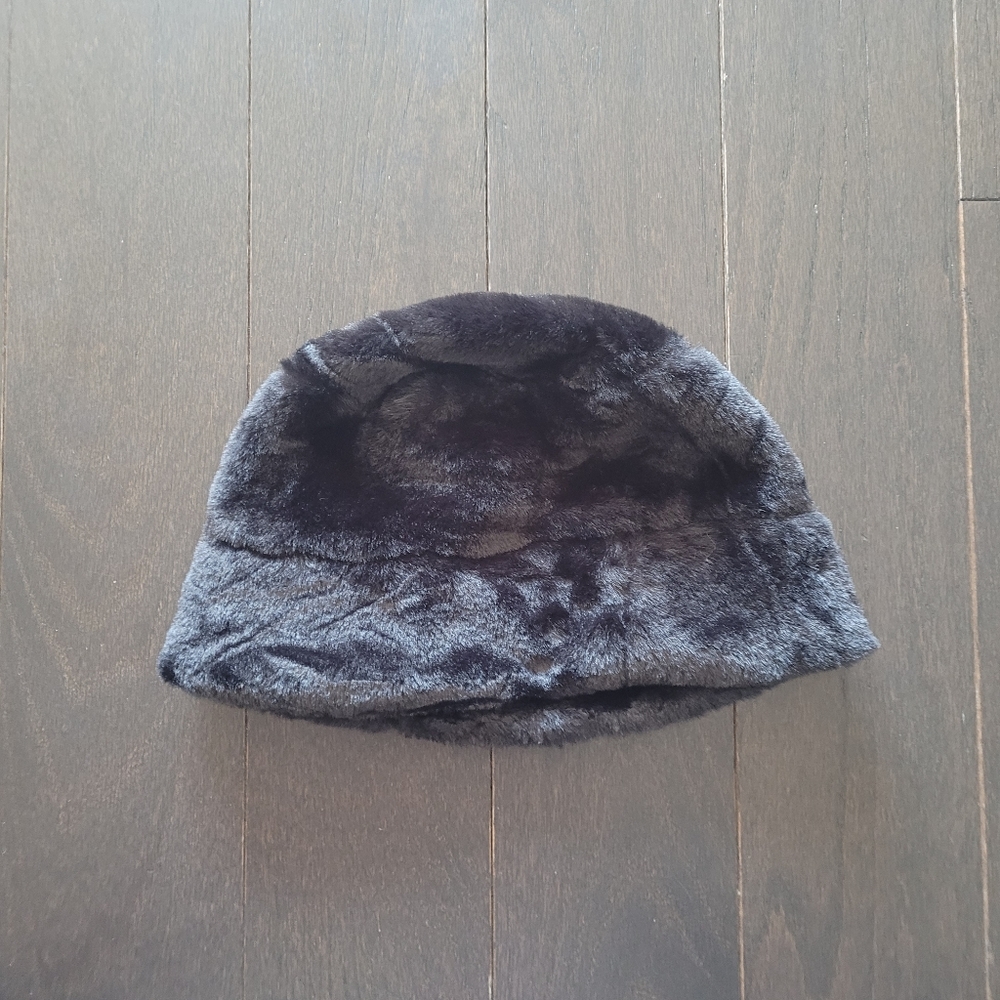 Headster faux fur bucket hat